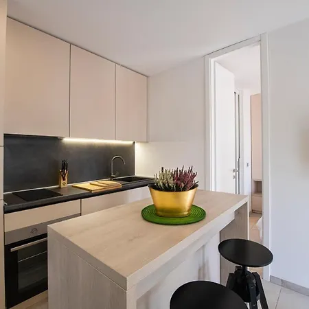 Goldimare Garden Apartment